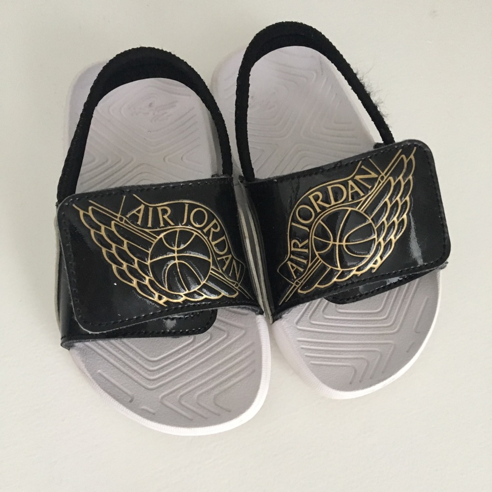 ⭐️Jordan sandals toddler Size 9c⭐️